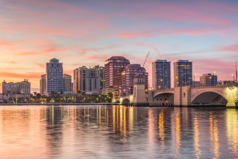 West Palm Beach, Florida, USA downtown skyline.